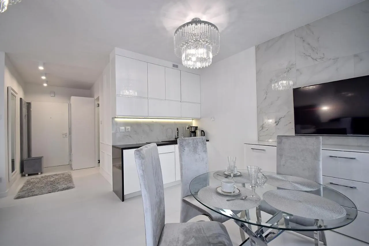 Crystal Apartament 80M Od Plazy, Przy Latarni Morskiej Kolobrzeg Apartment